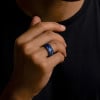 Bague mariage personnalisee tungstene noir lignes bleues bois