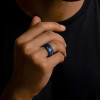 Bague mariage personnalisee tungstene noir lignes bleues bois