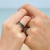 Bague alliance tungstène avec feuilles d’or 18K – Gravure personnalisée offerte