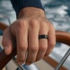 N Bague personnalisee tungstene noir rainure brosse