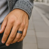Bague personnalisee homme titane brosse noir a graver