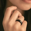 Gepersonaliseerde damesring, gefacetteerde zwarte keramische ring