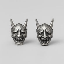 Orecchini a bottone in argento con maschera da demone Hannya