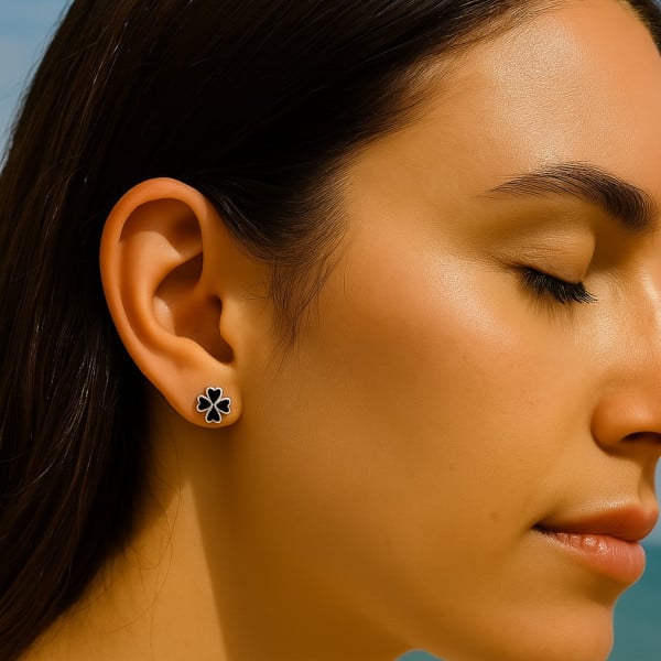 Boucles d'oreilles clous argent 925 trefle a quatre feuilles noire