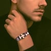 Bracelet homme cuir tresse noir croix fermoir acier