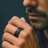 Bague personnalisee homme anneau tungstene brosse facette ligne bois