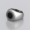 Herenring van staal, verguld, zwarte hars, Grieks patroon