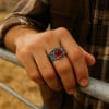 Bague homme chevaliere acier pierre rouge ovale celtique