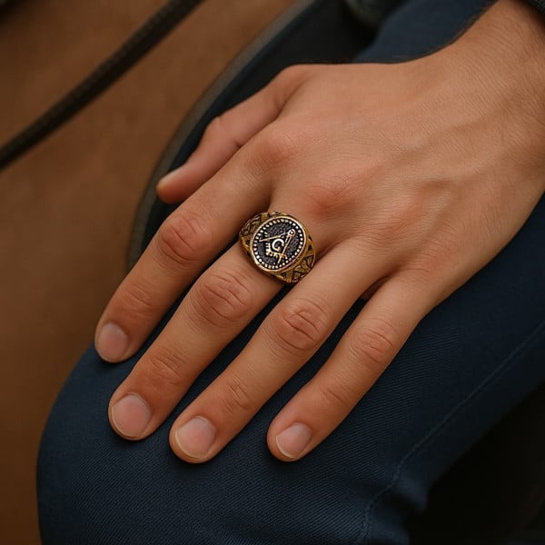 Chevalière Franc-Maçon Homme – Acier Inoxydable Plaqué Or – 21 mm - Main Image