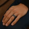 Bague anneau homme acier etoile relief