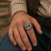 Bague homme acier chevaliere arbre de vie resine noir