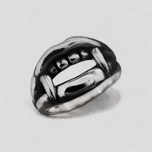 Anello da uomo in argento con bocca da cavaliere da vampiro