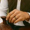 Bague personnalisee homme anneau tungstene noir brosse rainure