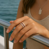Bague céramique blanche ligne bois