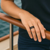 Bague personnalisee homme anneau tungstene ligne bois