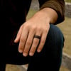 Bague personnalisee homme anneau tungstene ligne bois