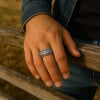 Bague homme anneau acier ecaille finition oxydé