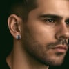 Boucles d'oreilles clous croix de malte argent resine noir