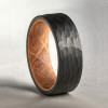 Bague Tungstène Noir Brossé martelé intérieur Bois chêne