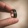 Bague personnalisee homme tungstene brosse rainure noir plaque or