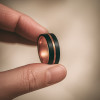 Bague personnalisee homme tungstene brosse rainure noir plaque or