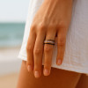 Bague de mariage céramique noire avec bois chene