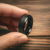 Bague ceramique noire matte brossee anneau personnalisable homme femme