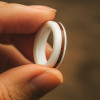 Bague ceramique blanche ligne sablée