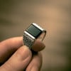 Bague argent ouvert chevaliere homme onyx carrée noire