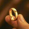 Titanium trouwring, vergulde gepolijste band, individuele gravure mogelijk