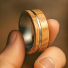 Bague Tungstène Noir Brossé martelé intérieur Bois chêne (Dupliqué)