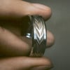 Bague homme anneau tungstene rainure pneu rouage design