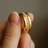 Bague mariage tungstène ligne zircons plaqué or alliance personnalisable