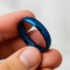 Anello da uomo personalizzato, alleanza in titanio blu, fascia lucida da incidere