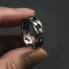 Anillo de hombre con aro de cadena de acero cubano.