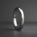 Bague personnalisee alliance anneau tungstene facettes plaque or