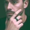 Bague personnalisee tungstene homme finition brosse noir bleu