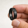 Bague ceramique noire matte brossee anneau personnalisable homme femme