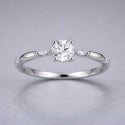 Bague solitaire de fiançailles en argent 925 – Moissanite 0.5 carats brillante et gravure offerte