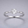 Anillo Solitario de Compromiso en Plata 925 – Moissanita Brillante de 0,5 Quilates y Grabado Gratis