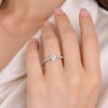 Bague solitaire de fiançailles en argent 925 – Moissanite 0.5 carats brillante et gravure offerte