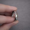 Anillo de bodas de titanio con cúpula pulida personalizable
