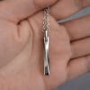 Pendentif barre torsadée tungstène personnalisable