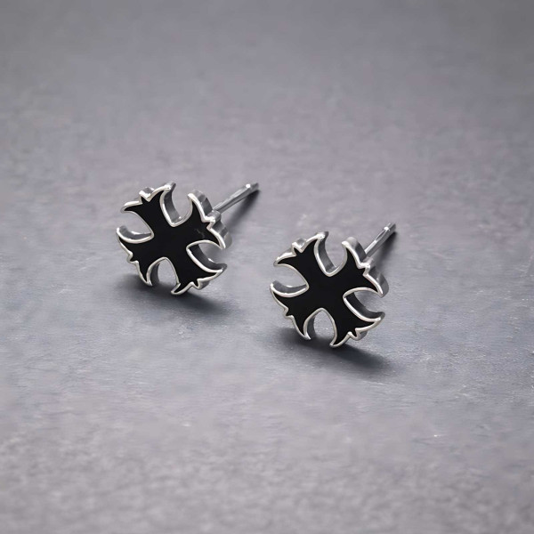 Boucles d'oreilles clous croix de malte argent resine noir