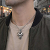 Pendentif homme epee bouclier acier resine noir finition polie
