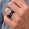 Bague homme tungstene plaque or ruban mat brosse a graver