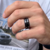 Bague homme tungstene plaque or ruban mat brosse a graver