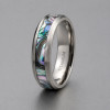 Bague alliance titane avec nacre abalone – éclat naturel et raffinement