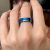 Bague personnalisee titane noir anneau homme bande rainure