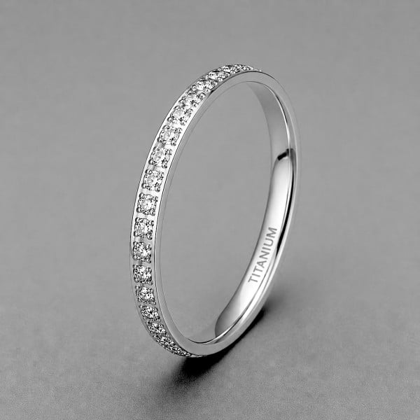 Bague éternité 2mm en titane sertie de zircons – élégance fine et intemporelle